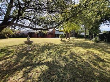 Casa de 6 ambientes, Mar del Plata · Solido Chalet Sobre Lote de 920 m²