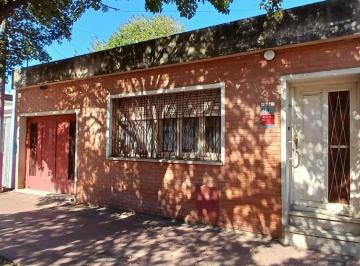 Casa de 4 ambientes, Córdoba · Apto Credito - Casa en Venta - Alta Cordoba - 2 Dorm - Lavadero Cubierto - Patio - Hab. de Guardado - Cochera Cub.