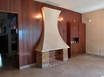 Casa en Venta de 4 ambientes Alta Córdoba · Apto Credito - Casa en Venta - Alta Cordoba - 2 Dorm - Lavadero Cubierto - Patio - Hab. de Guardado - Cochera Cub.
