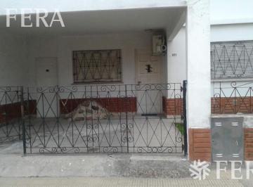 Casa · 160m² · 3 Ambientes · 1 Cochera · Venta de Casa Para 2 Familias de 3 Ambientes en Wilde con Cochera