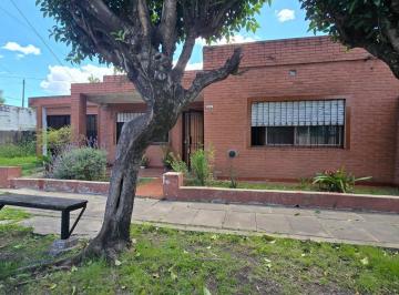 Casa · 180m² · 5 Ambientes · 5 Cocheras · Dos Casas Venta Amplio Lote Ituzaingó Villa Ariza Inversor