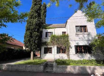 Casa · 190m² · 9 Ambientes · 1 Cochera · ¡Venta! Gral. Madariaga, Bs. As, Casa Historica con Excelente Ubicacion