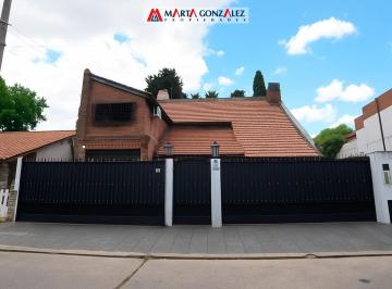 Casa · 300m² · 5 Ambientes · 5 Cocheras · Chalet Venta Zona Ward