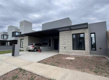 Casa de 4 ambientes, Córdoba · Hermoso Duplex en Planta Baja San Ignacio Village.