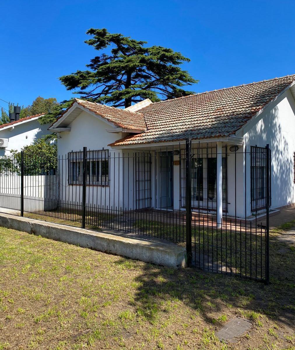 Chalet 3 amb, 75m² en Colinas de Peralta Ramos con parque y cochera