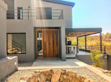 Casa · 290m² · 4 Ambientes · 2 Cocheras · Casa en Country La Deseada