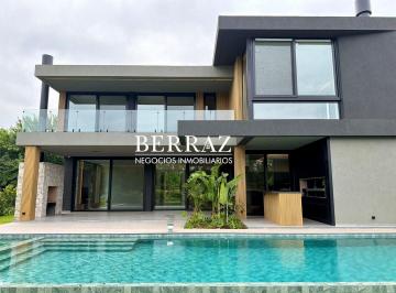 Casa · 411m² · 5 Ambientes · Casa Venta 4 Dorm. Barrio El Yacht Lote de 908 m² Nordelta, Tigre