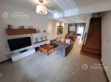 Casa · 1182900m² · 5 Ambientes · 1 Cochera · Exc. Dúplex 5 Amb. a 1/c de Panamericana en Florida