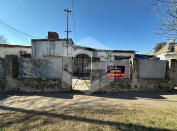 Casa · 80m² · 4 Ambientes · 1 Cochera · Casa en Centro