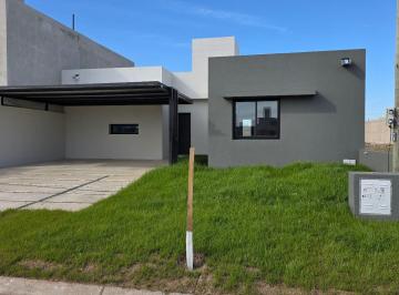 Casa · 95m² · 4 Ambientes · 2 Cocheras · Casa en Venta Nobu Town Una Planta 3 Dorm.