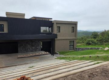 Casa · 330m² · Casa en Venta La Deseada a Estrenar 3 Dorm.