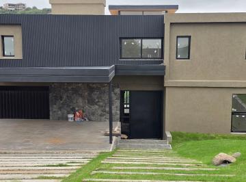 Casa · 330m² · Casa en Venta La Deseada a Estrenar 3 Dorm.