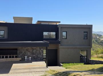 Casa · 330m² · Casa en Venta La Deseada a Estrenar 3 Dorm.
