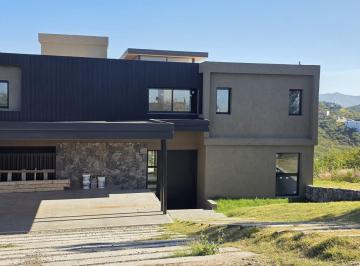 Casa · 330m² · Casa en Venta La Deseada a Estrenar 3 Dorm.
