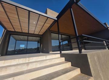 Casa · 330m² · Casa en Venta La Deseada a Estrenar 3 Dorm.