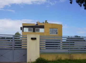 Casa · 210m² · 4 Ambientes · 1 Cochera · Casa 3 Ambientes con Cochera y Parque - La Caleta - Apto Credito