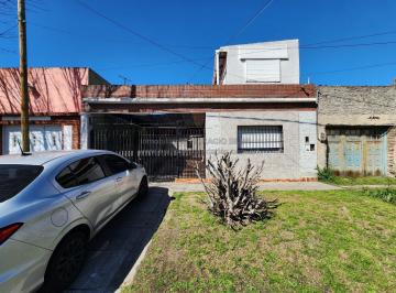 Casa · 135m² · 6 Ambientes · 1 Cochera · Casa en Lanús Oeste