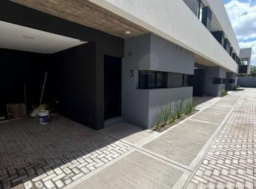 Departamento de 3 ambientes, La Plata · Dúplex en Venta de 2 Dorm. con Patio y Cochera en 71 Entyre 134 y 135 La Plata