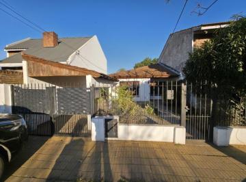 Casa · 90m² · 4 Ambientes · 1 Cochera · Casa en Longchamps
