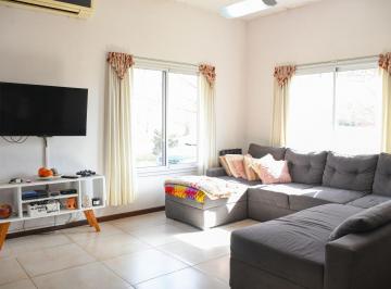 Casa · 109m² · 5 Ambientes · 1 Cochera · Casa en Piñero