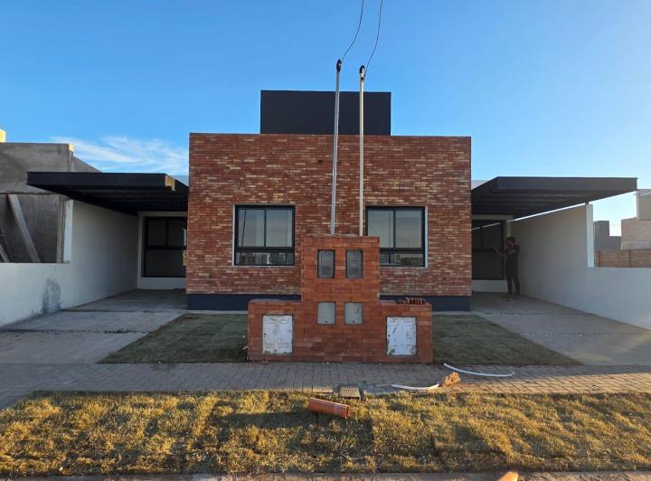 Casa · 250m² · 2 Dormitorios · 1 Cochera