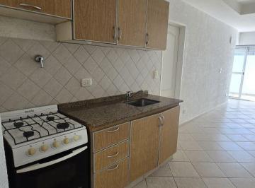 OMP-OMP-4932_2 · PH Venta Amplio Monoambiente, con Patio, sin Expensas. Caseros