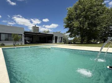Casa · 260m² · 4 Ambientes · 4 Cocheras · Casa - Carlos Keen