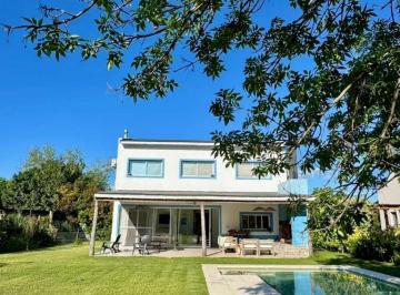 Casa · 150m² · 5 Ambientes · 2 Cocheras · Alquiler Temporal
