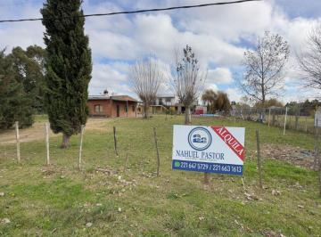 Casa de 4 ambientes, La Plata · Casa con 3 Dorm. y Pileta en Alquiler Barrio Los Zorzales