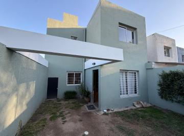 Casa · 90m² · 2 Dormitorios · 1 Cochera · Venta La Calera - Casa 2 Dorm. - Pileta
