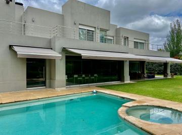 Casa de 8 ambientes, Pilar · Casa de Excelente Calidad con La Mejor Orientación