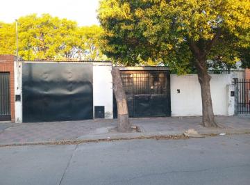Casa · 3 Dormitorios · 2 Cocheras · Amplia Propiedad en Venta en Barrio Empalme