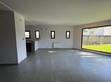 Casa · 110m² · 3 Ambientes · 2 Cocheras · Dúplex de Categoría en Zona Norte – Posesión Inmediata y Seguridad 24 Hs