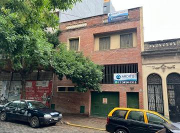 Casa · 638m² · 7 Ambientes · 1 Cochera · Casa en Venta de 8 Ambientes con Jardín, Pileta y Cochera en
