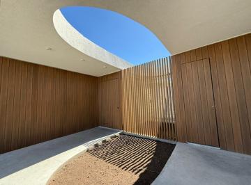Casa · 161m² · 6 Ambientes · 2 Cocheras · Venta - Casa de Tres Dorm. y Galería en Barrio Vida, Funes