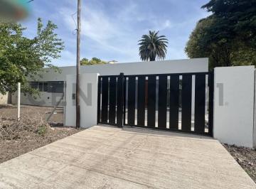 Casa · 91m² · 4 Ambientes · 1 Cochera · 23 y 450 Casa 3 Dorm. en Venta City Bell