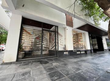 Local comercial · 252m² · Venta - Excelente Local Comercial con Gran Deposito en Sub Suelo