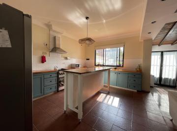 Casa · 145m² · 4 Ambientes · 2 Cocheras · Casa en Venta 5 Ambientes en Ituzaingo Centro