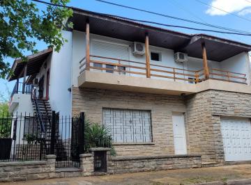 Casa · 234m² · 4 Ambientes · Casa en Dos Plantas - Morón
