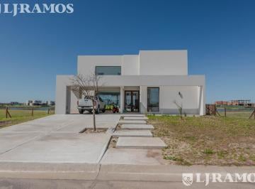 Casa · 246m² · 7 Ambientes · 2 Cocheras · Casa en Venta en El Barrio Amarras, Puertos / Escobar