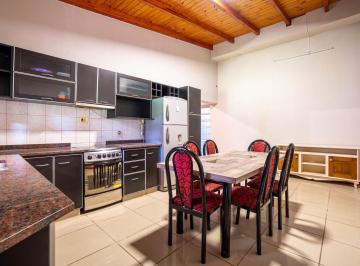 Casa · 196m² · 5 Ambientes · 2 Cocheras · Venta - Casa Al Frente 1 Dormitorio Mas Comodin, Local y Cochera.