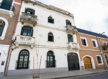 Oficina comercial · 194m² · 8 Ambientes · 1 Cochera · Casona Antigua de 3 Pisos en Tranquila Calle de Cañitas