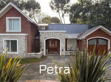 Casa · 180m² · 5 Ambientes · 1 Cochera · Casa en Venta en Pinamar Norte a 200 m del Mar