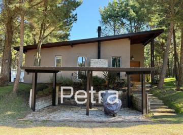 Casa · 140m² · 4 Ambientes · 1 Cochera · Casa Venta en Costa Esmeralda