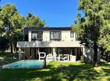 Casa · 201m² · 5 Ambientes · 1 Cochera · Casa en Venta en Costa Esmeralda
