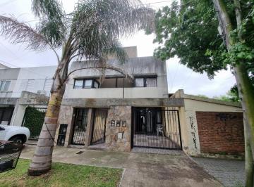 Departamento de 4 ambientes, Esteban Echeverría · Triplex en Zona Residencial de Monte Grande! 3 Dorm. y Jardin Propio! Apto Credito!