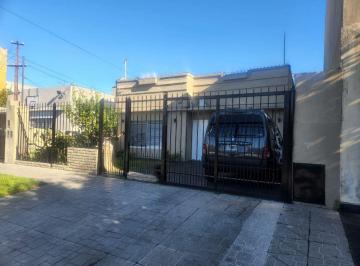 Casa de 5 ambientes, Lanús · Casa de Cuatro Ambientes en Venta con Cochera en Lanús
