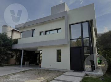 Casa · 285m² · 6 Ambientes · 2 Cocheras · Casa en Venta - Barrio El Venado II, Canning