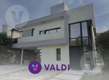 Casa · 285m² · 6 Ambientes · 2 Cocheras · Casa en Venta - Barrio El Venado II, Canning