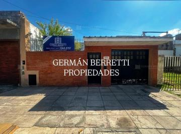 Casa · 186m² · 4 Ambientes · 1 Cochera · Casa en Venta Ubicado en Lanús Este, Lanús, G. B. a. Zona Sur